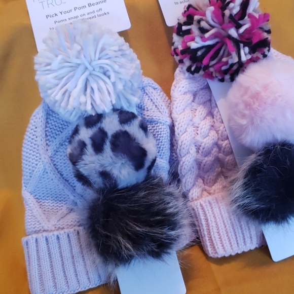 Two winter hats - Picture 2 of 6